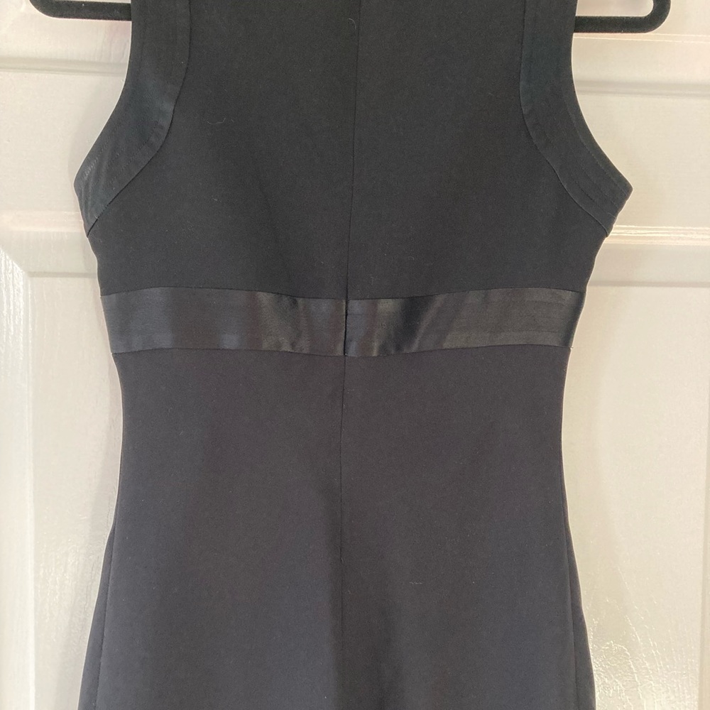 Dress - Picture 4 of 7